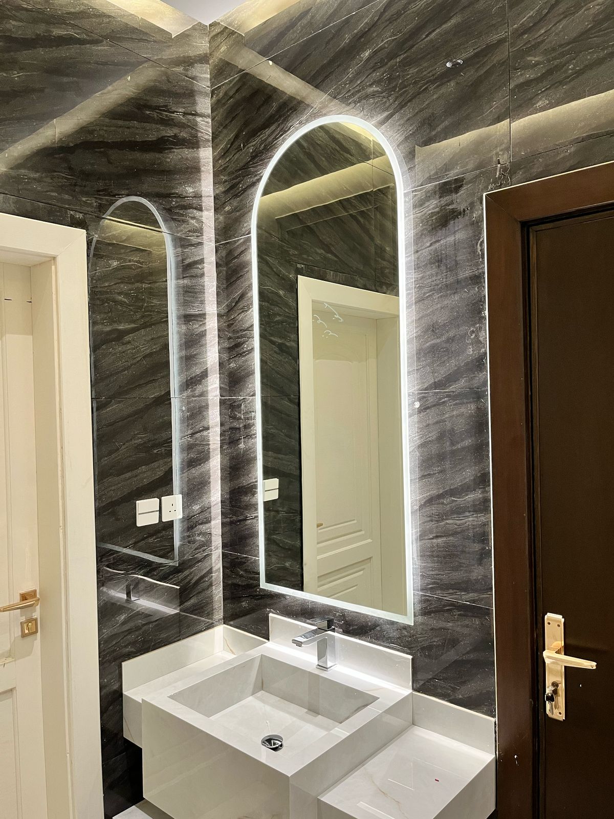 مرايات زجاج 