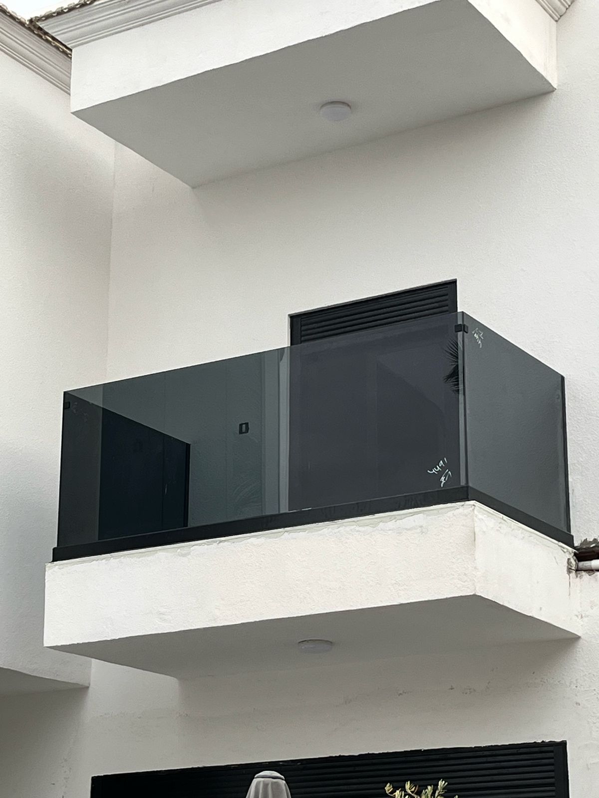 درابزين زجاجي