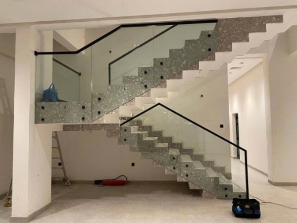 درابزين زجاجي